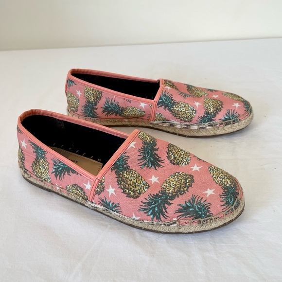 Circus by Sam Edelman canvas pineapple print flats size 6.5 - Picture 3 of 9
